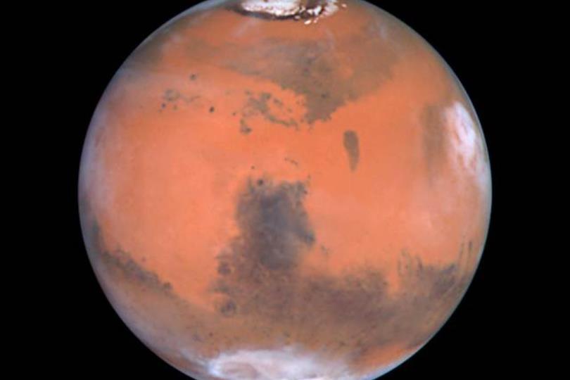 فوهة نيزكية غريبة على سطح المريخ